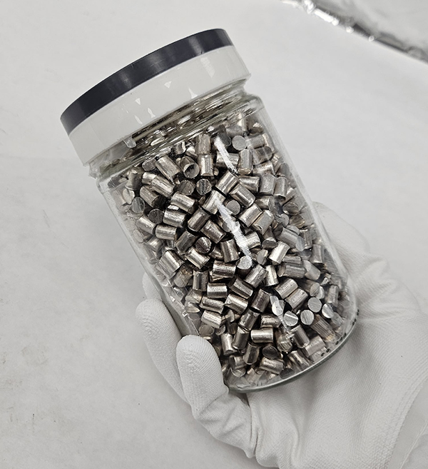JSC CMP continues to advance its lithium metal production by increasing output through the introduction of modern equipment. A new lithium metal extrusion unit has increased the production capacity for lithium granules fourfold. This upgrade strengthens the company’s ability to supply the market with high-quality lithium products. JSC CMP currently produces lithium metal in the form of granules, segments, and cylindrical ingots. The standard size of CMP’s lithium metal granules is Ø6 mm × 6–12 mm, fully meeting the requirements of the majority of international customers.